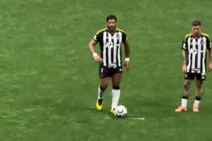 太暴力了！現(xiàn)場(chǎng)看胡爾克超遠(yuǎn)重炮任意球