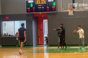 塔圖姆最新訓(xùn)練，這對(duì)抗，這身手，看著似乎可以復(fù)出了啊